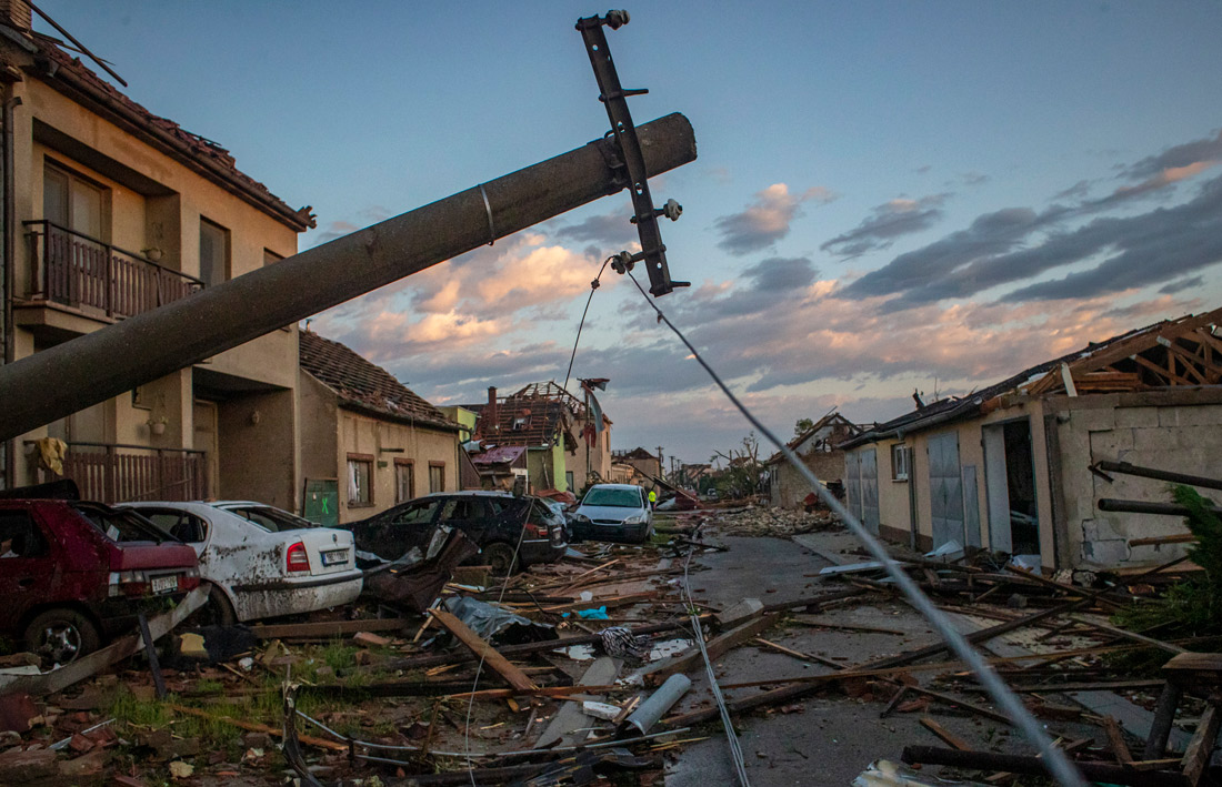 Торнадо в Чехии — последствия - KINGREST